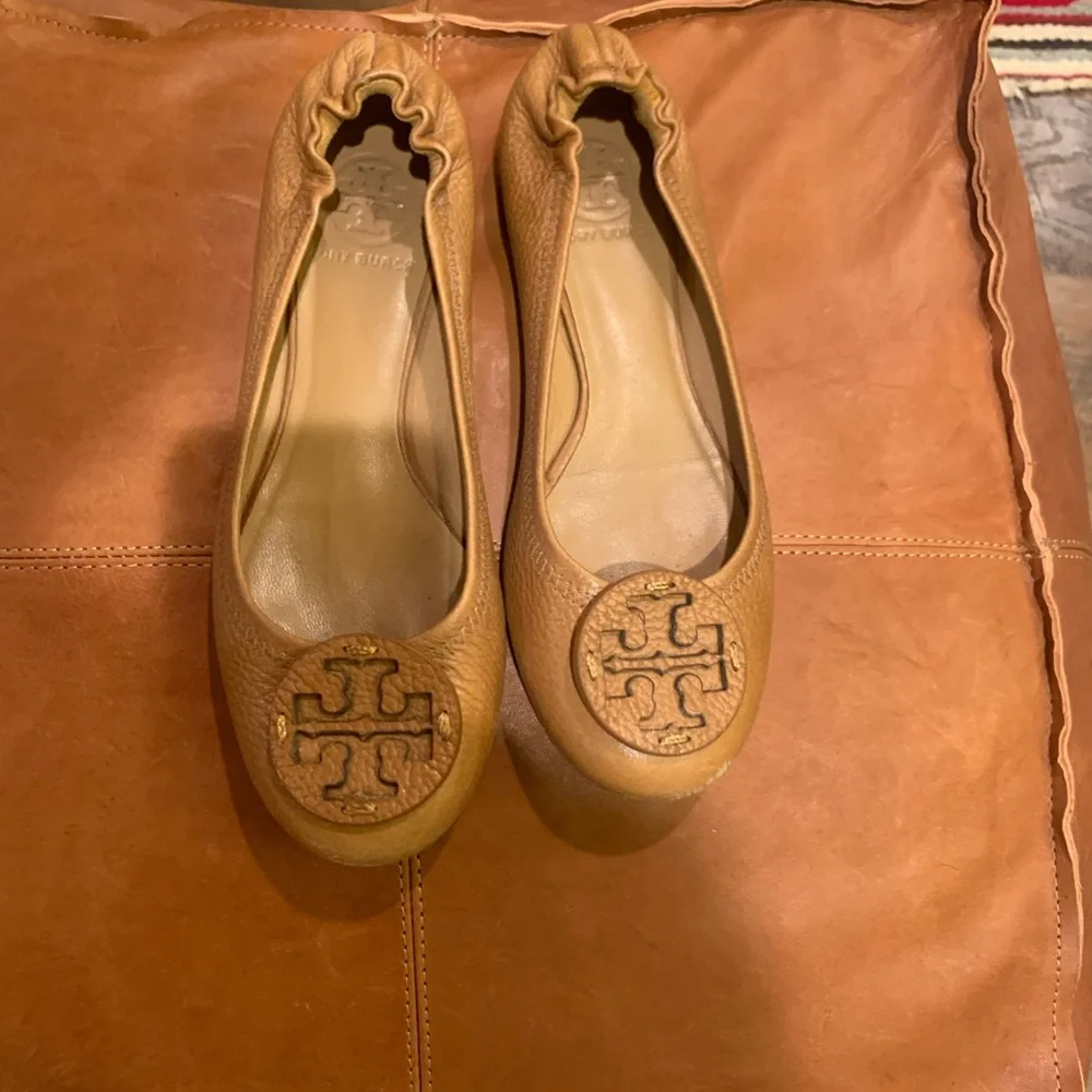 Tory Burch Cognac/Tan Leather Logo Ballet Flats - Picture 1 of 8